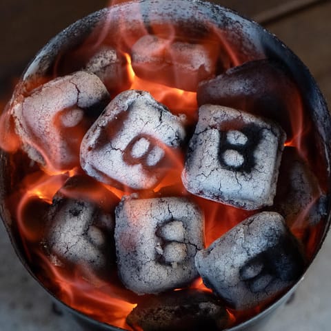 24b ★y Rock`n Buono2！ 4本セット B&B Charcoal All Natural Hickory and Oak Charcoal Briquettes 17.6