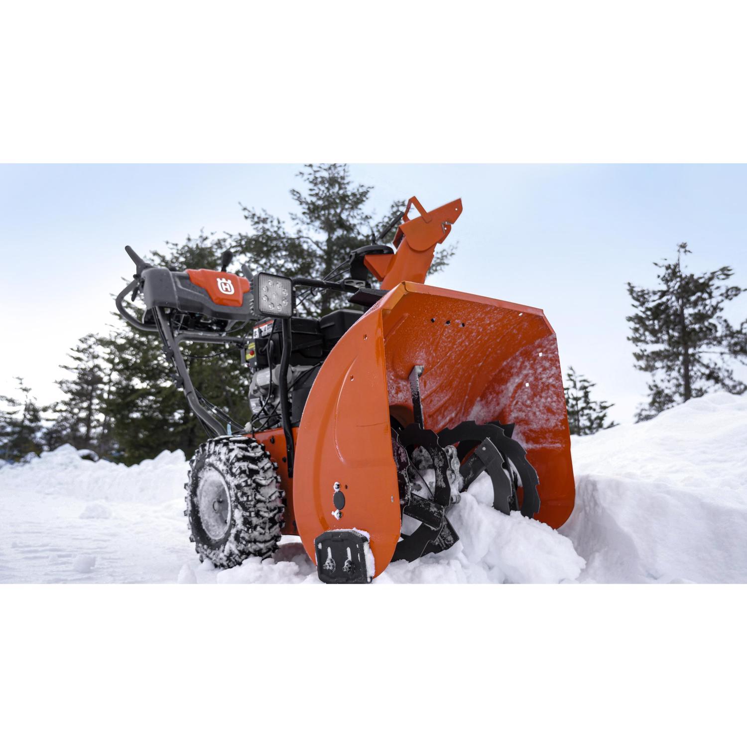 ST 224 Snow Blower - Thumbnail 3