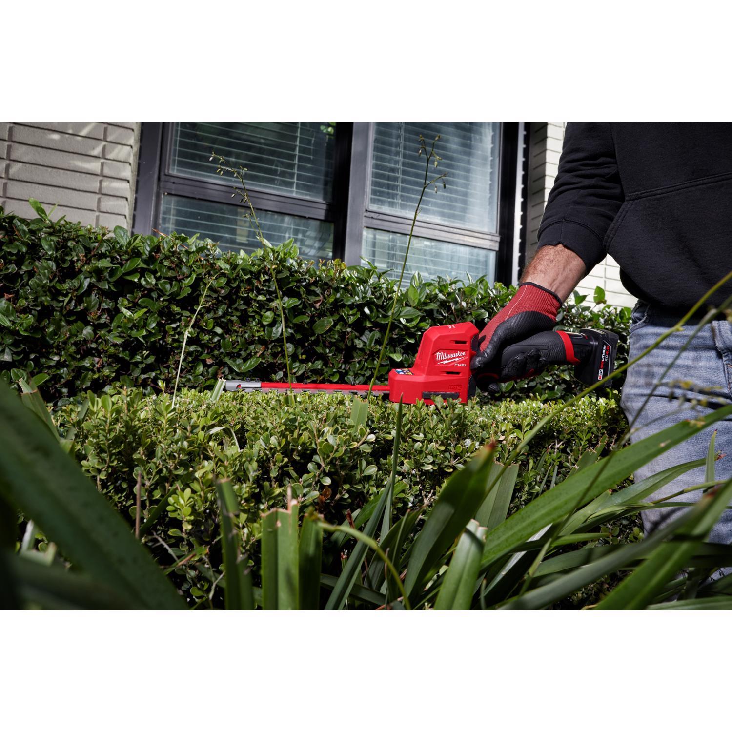 Milwaukee M12 FUEL Hedge Trimmer - Thumbnail 5