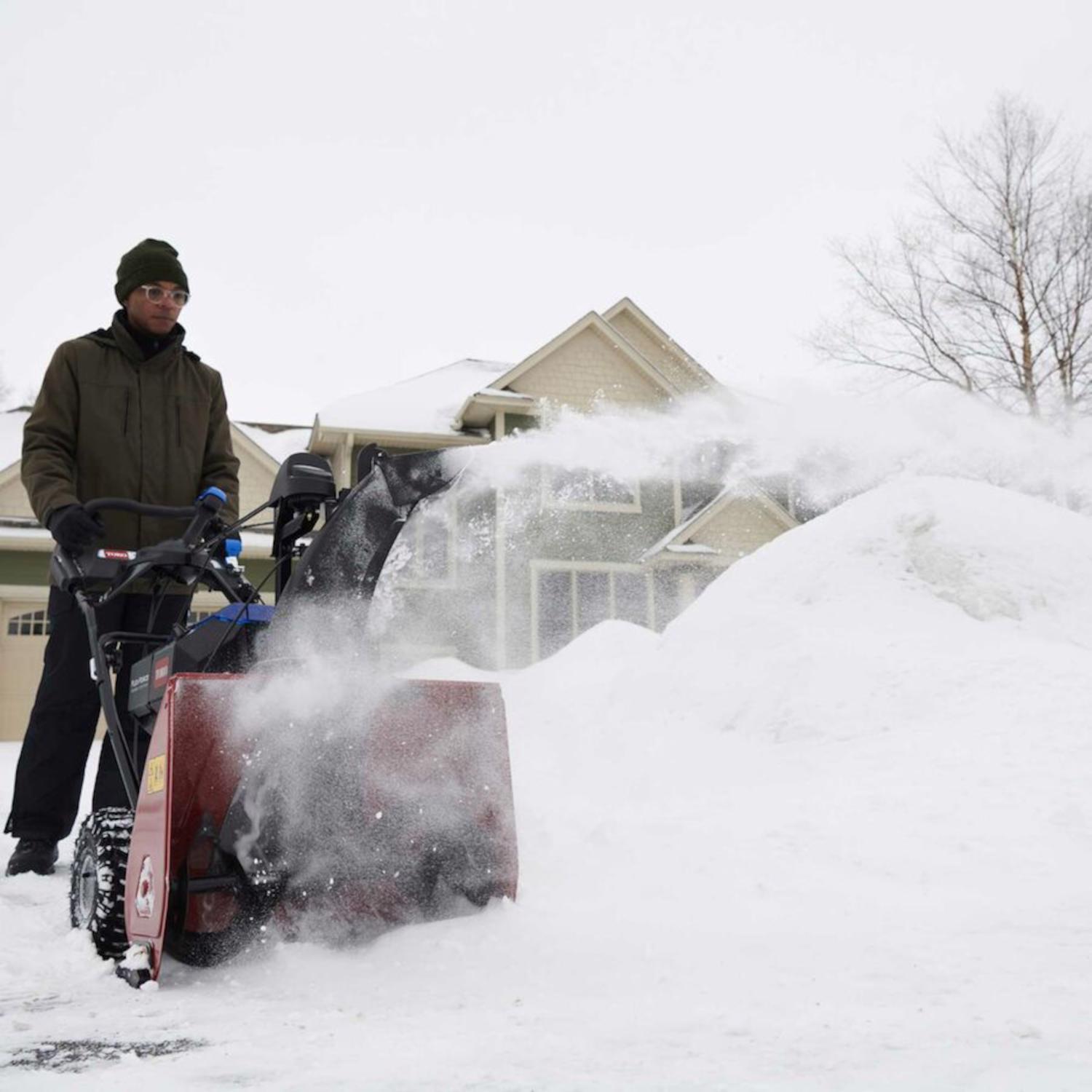 Toro SnowMaster Snow Blower - Thumbnail 5