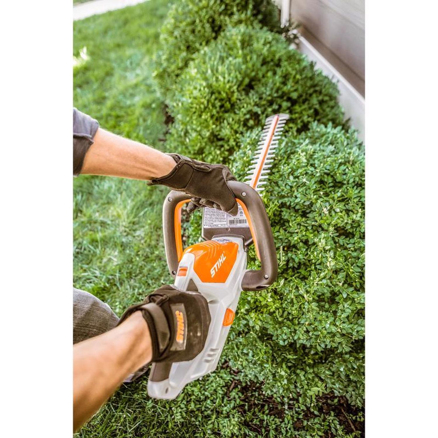 STIHL HSA 45 20 in. 18 V Battery Hedge Trimmer Kit - Thumbnail 4