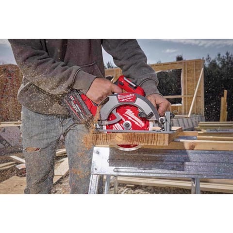 Milwaukee M18 FUEL M18 7-1/4 in. Cordless Brushless Circular Saw