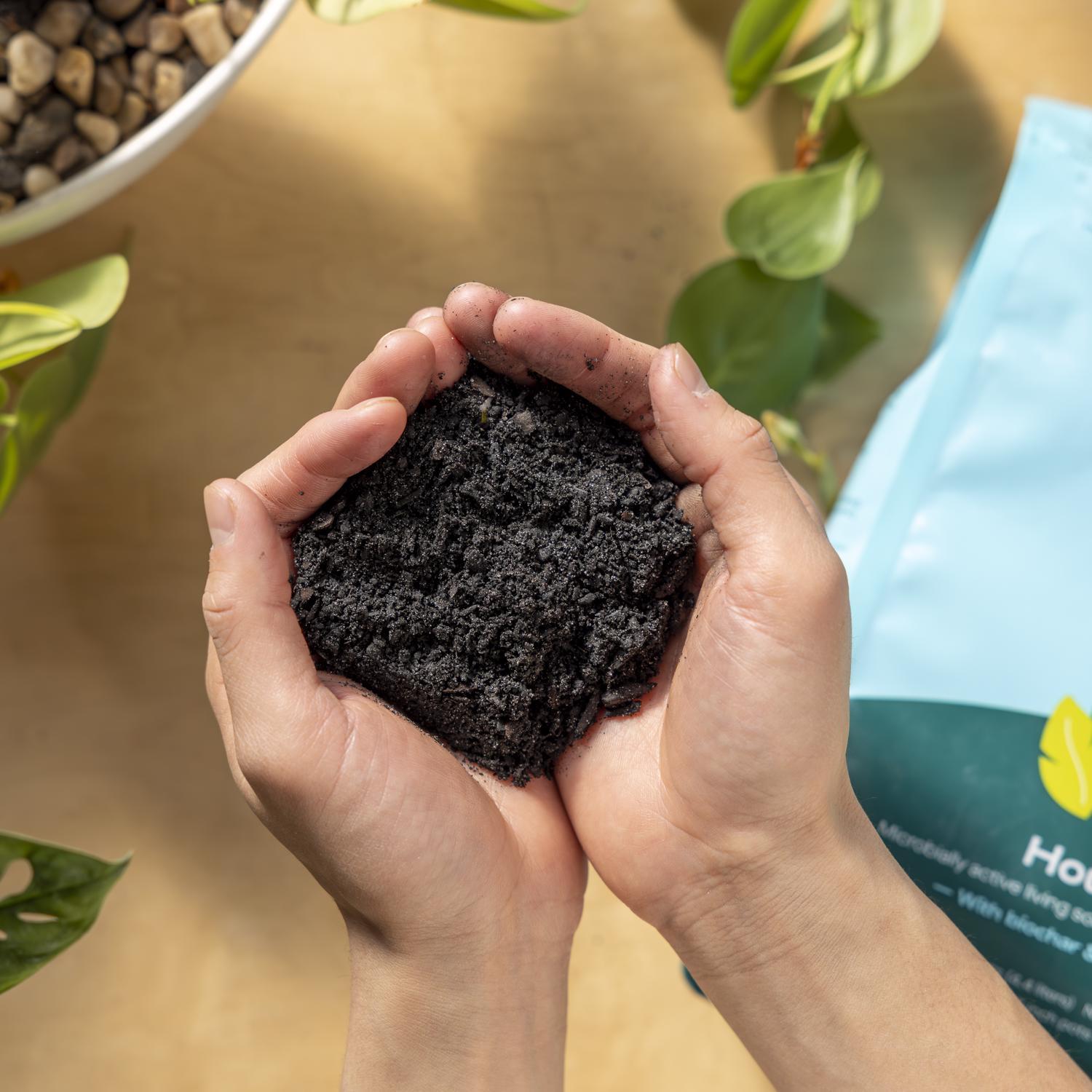 Rosy Soil Organic Indoor Plant Potting Soil - Thumbnail 3