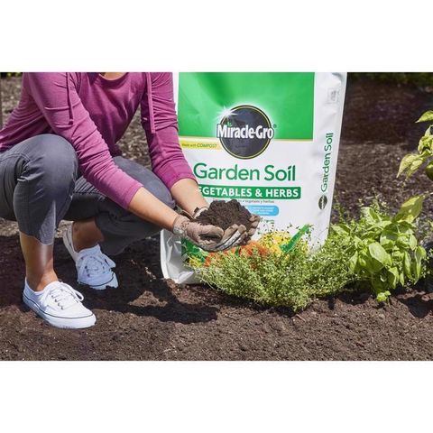 Miracle-Gro Fruit and Vegetable Garden Soil 1.5 cu ft Mfr