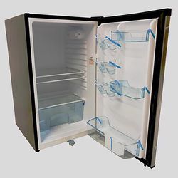 Avanti 4.4 cu ft Black Stainless Steel Compact Refrigerator 269 W