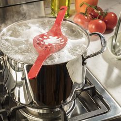 Hutzler Plastic Boil Over Stopper Red