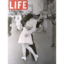 Eurographics Life V-J Day Kiss in Times Square Jigsaw Puzzle Multicolored 1000 pc