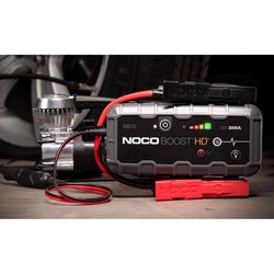 NOCO Automatic 12 V 2000 amps Battery Jump Starter