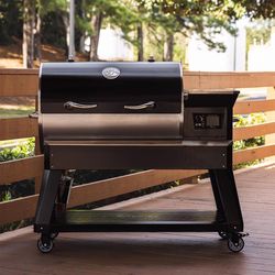 Recteq Backyard Beast 1000 Wood Pellet WiFi Grill and Smoker Black/Silver