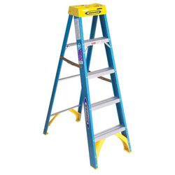 Werner 5 ft. H Fiberglass Step Ladder Type I 250 lb. cap.