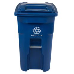 Toter 64 gal Blue Polyethylene Wheeled Garbage Can Lid Included