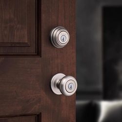 Kwikset Juno SmartKey Security Traditional Satin Nickel Deadbolt and Entry Door Knob KW1 1-3/4 in.