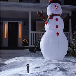 Celebrations Inflatable Tie-Down Outdoor Stakes 4 pk