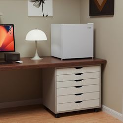 Avanti 1.6 cu ft White Steel Compact Refrigerator 200 W