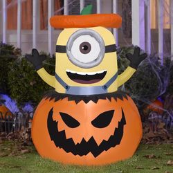 Universal 3.5 ft. Prelit Minion Stuart in Jack-O'-Lantern Inflatable