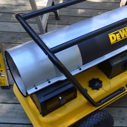 DeWalt 190000 Btu/h 4200 sq ft Forced Air Diesel/Kerosene Portable Heater