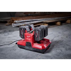Milwaukee 4-Port Fast Charger