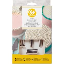 Wilton Cake Decorating Set 18 pc