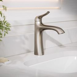 Sterling Endusk Vibrant Brushed Nickel Transitional Single-Handle Bathroom Sink Faucet 4 in.
