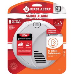 First Alert 10-Year Battery Ionization/Photoelectric Dual Sensor Smoke Detector 1 pk