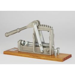 Duke Brown/Silver Aluminum Walnut Cracker