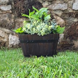 DeVault Enterprises 5 in. H X 12 in. W X 7 in. D Wood Planter with Handle Dark Oil Stain