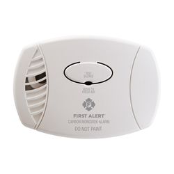 First Alert Plug-In w/Battery Back-up Electrochemical Carbon Monoxide Detector