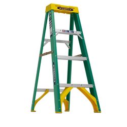 Werner 4 ft. H Fiberglass Step Ladder Type II 225 lb. cap.