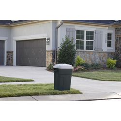 Rubbermaid Roughneck 30 gal Green Plastic Garbage Can Lid Included
