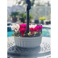 Savannah Planter 5.5 in. H X 15 in. W X 15 in. D Plastic Umbrella Planter Granite