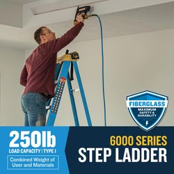 Werner 5 ft. H Fiberglass Step Ladder Type I 250 lb. cap.