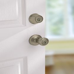 Kwikset Tylo Traditional Antique Brass Deadbolt and Passage Door Knob 1-3/4 in.